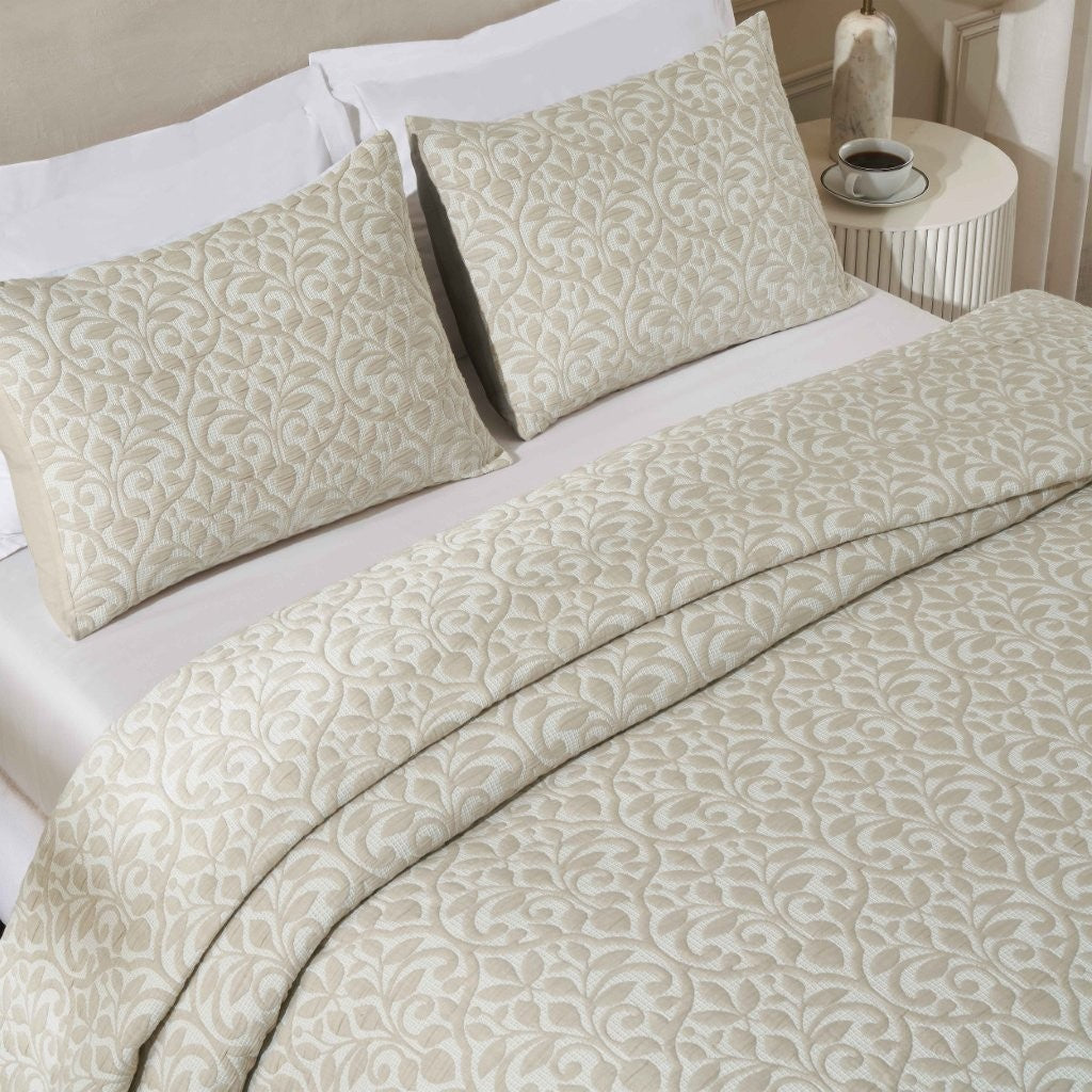 Premium Vineyard Cotton Blend Medium Weight Matelasse Woven Coverlet - Soft Bedspread for Master Bedroom, Guest Room & Luxury Hotels