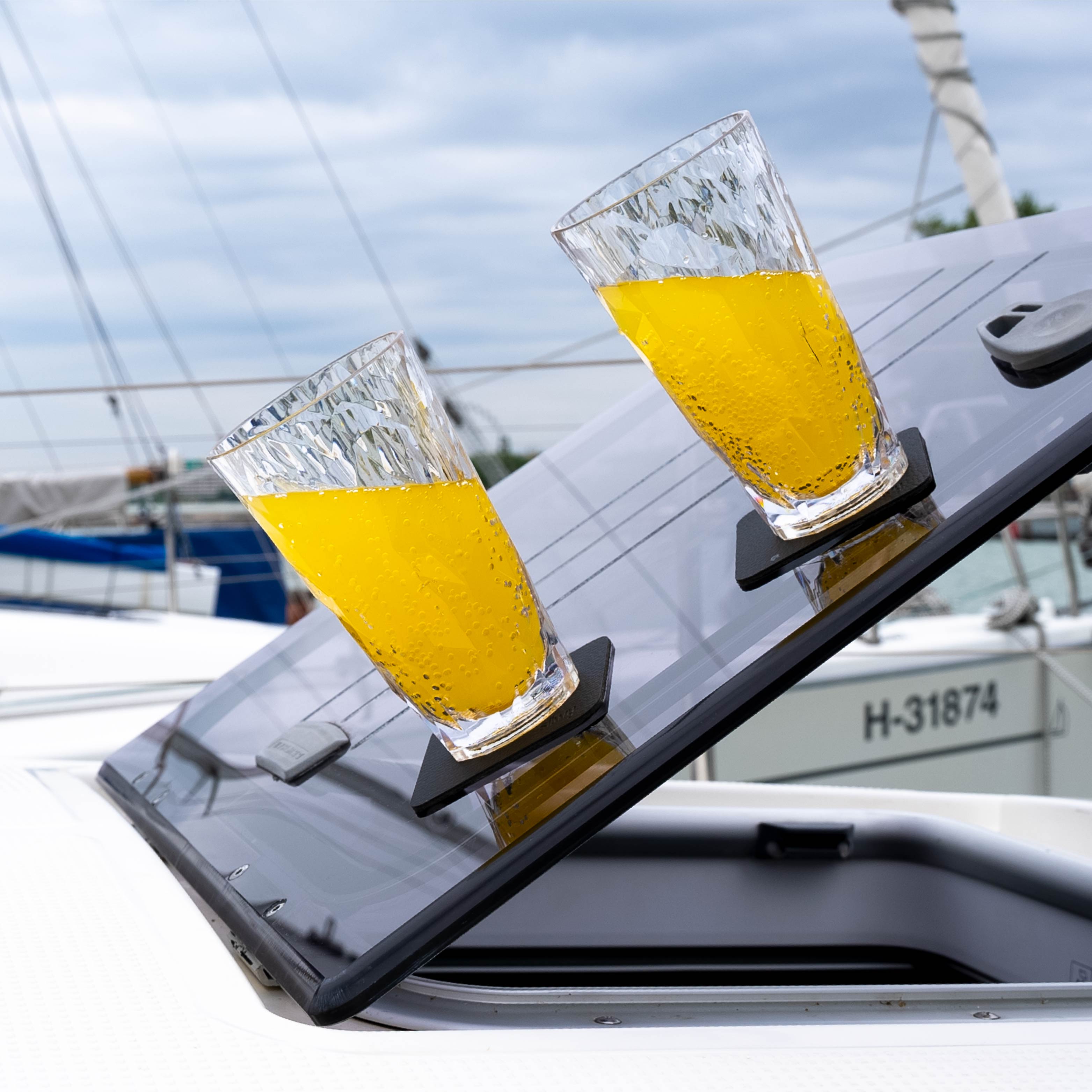 Premium Magnetic Plastic Long Drink Glasses - Shatterproof & Durable for Pool Parties, BBQs, and Outdoor Gatherings