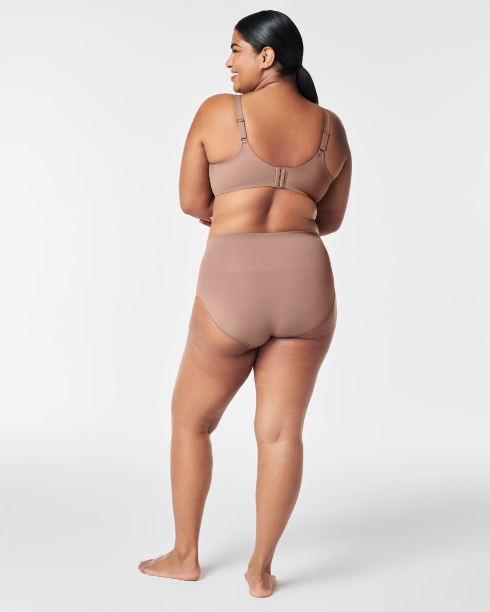 SPANX® Low Profile Minimizer Bra - Seamless Comfort for Everyday Wear | Perfect for Work, Yoga & Layering Under Clothes