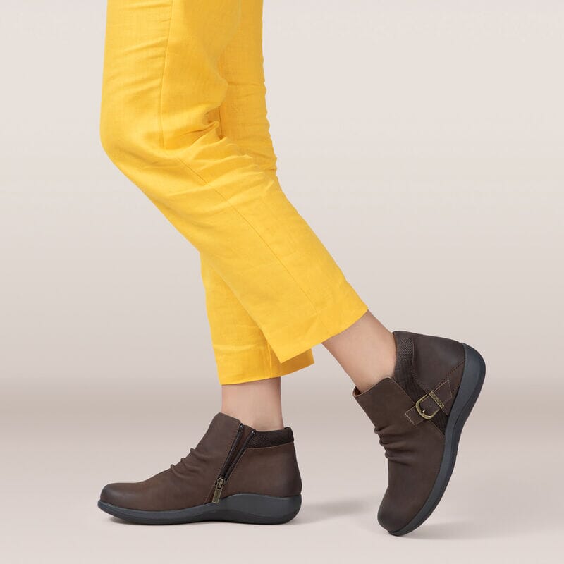 AETREX LUNA BOOT - Comfortable & Stylish Women's Hiking Boots for Outdoor Adventures - Perfect for Trail Walking, Camping & Travel