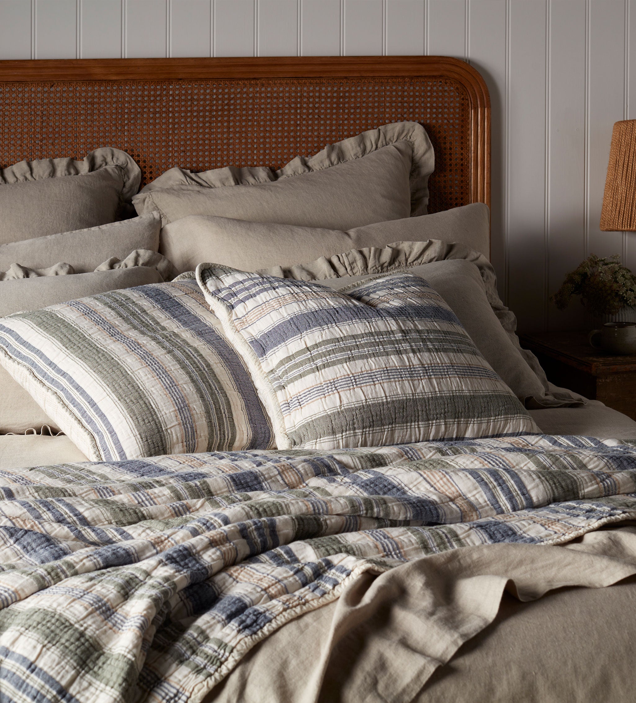 Magnus 100% Cotton Quilted Throw Blanket - Soft & Cozy Bedspread for Couch, Sofa, Bed - Perfect for Winter Nights, Home Decor & Gift Giving