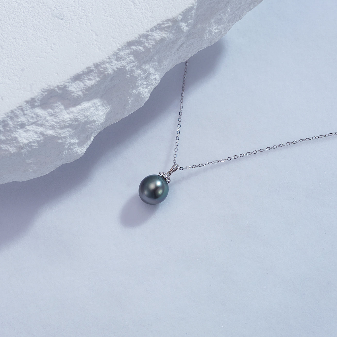 18K Solid Gold Saltwater Tahitian Pearl Necklace - Elegant Jewelry for Women, Perfect for Weddings, Anniversaries & Special Occasions | KN00051