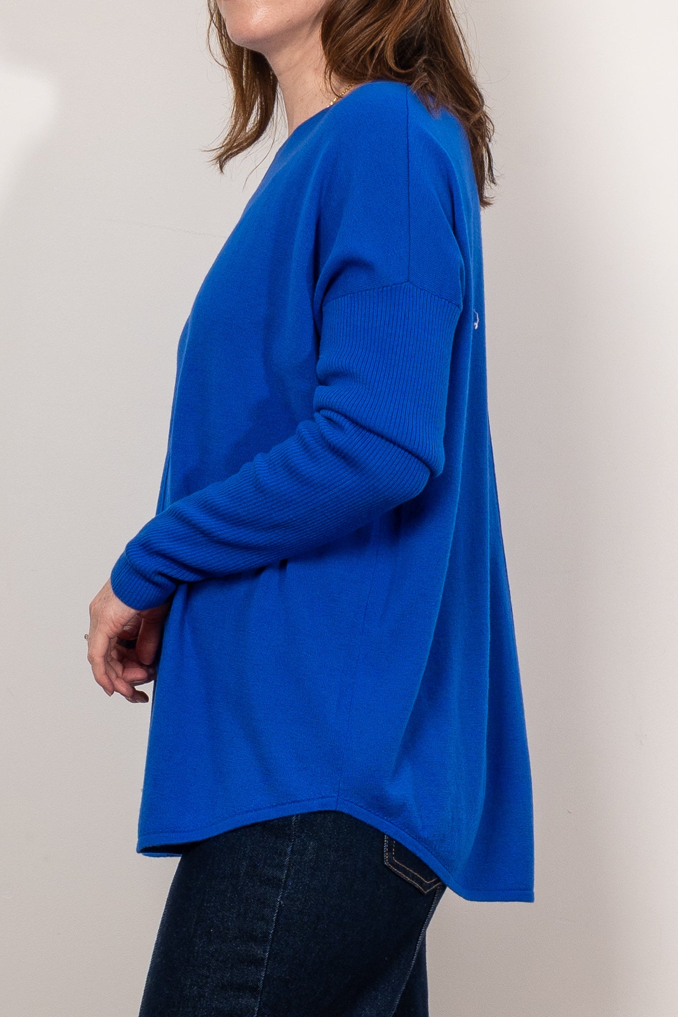 Bridge & Lord Queen Curved Crew Pullover Sweater - Women's Casual Knit Top for Fall & Winter | Perfect for Office, Date Night & Weekend Outings