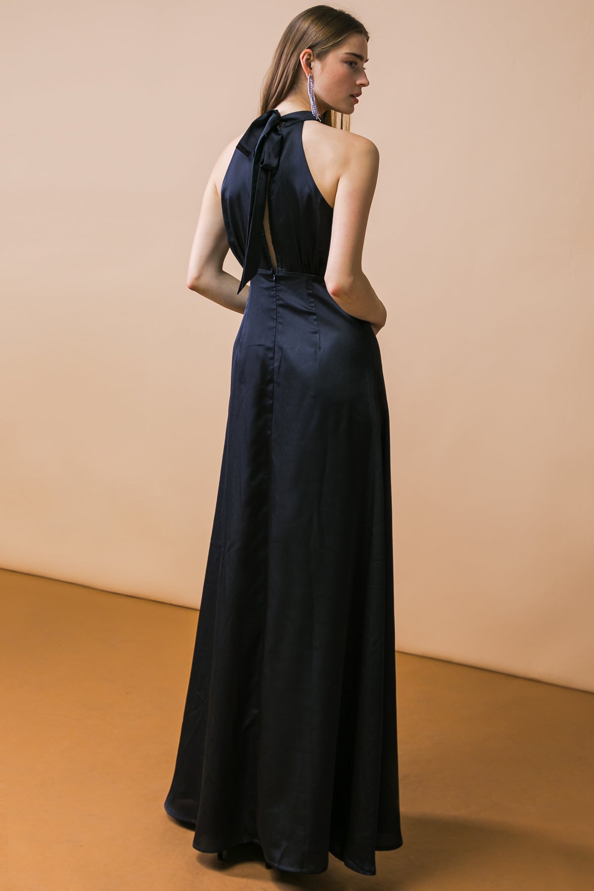 LOOKBOOK FAVORITE HALTER MAXI DRESS - Elegant Summer Beach Dress for Women, Perfect for Vacations, Weddings & Date Nights