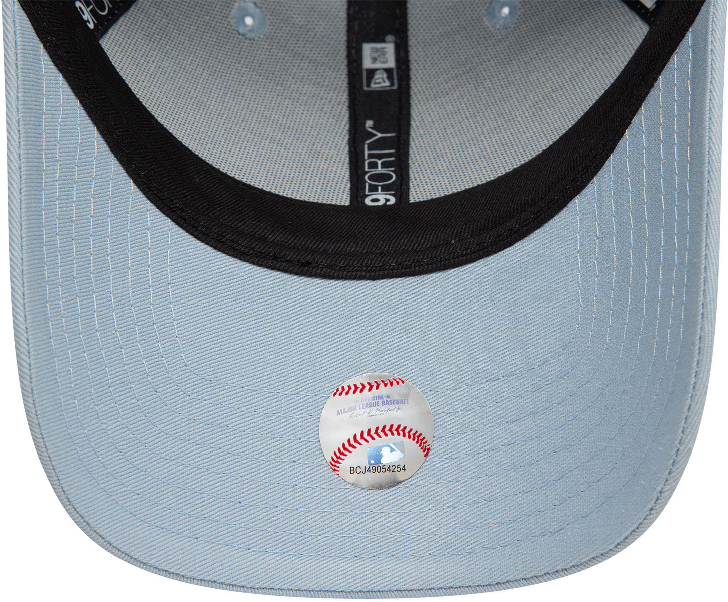 New York Yankees New Era 9Forty League Essential Pale Blue Baseball Cap for Men & Women - Official MLB Team Logo Adjustable Snapback Hat - Perfect for Baseball Games, Streetwear & Casual Outfits