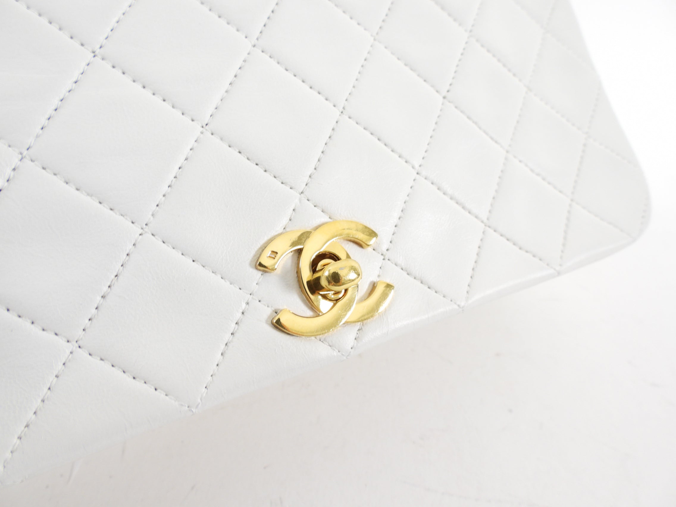 Vintage Chanel 1989 White Classic Medium Double Flap Bag - Authentic Luxury Handbag for Women, Perfect for Evening Events & Special Occasions