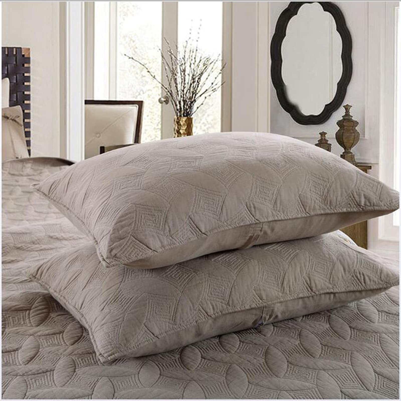 King Size 3-Piece Brown Quilt Set - Soft Lightweight Microfiber Bedspread & 2 Pillow Shams | All-Season Oversized Quilted Coverlet for Bedroom, Guest Room & Dorm | Breathable & Cozy Home Decor