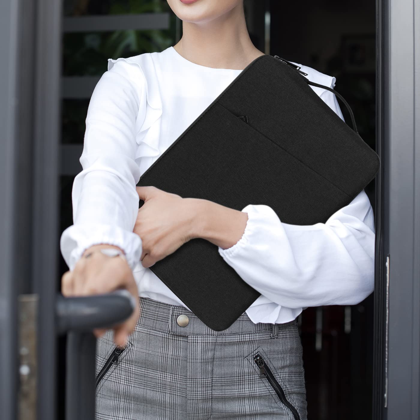 Chelory 13-14 Inch Laptop Sleeve for MacBook Air/Pro 13-14 Inch, Ultrabook & iPad Protective Case - Shockproof & Water Resistant Black Neoprene Bag - Perfect for Travel, Office & School Use