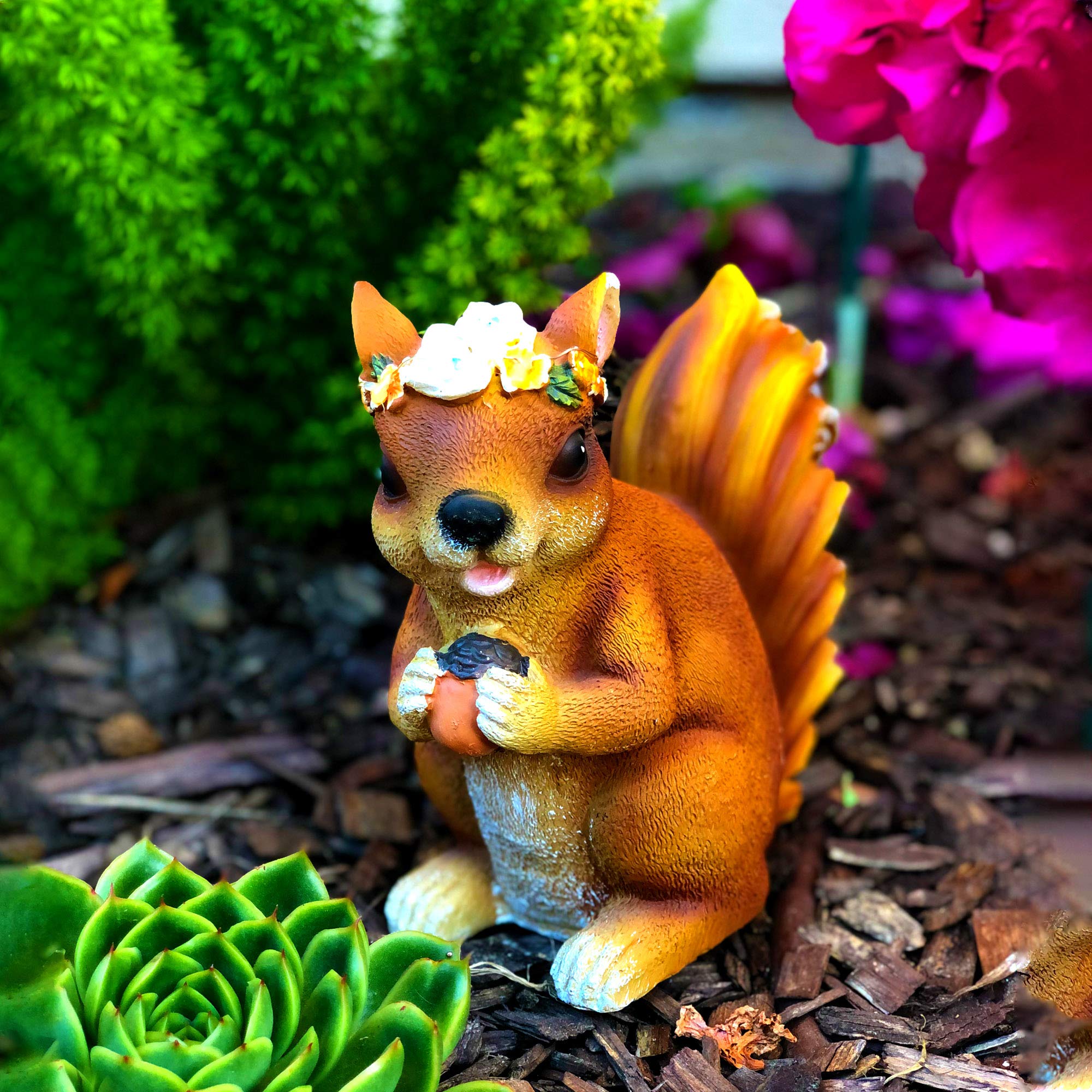 Solar Powered LED Garden Statue - Hand-Painted Resin Squirrel Decor with Weatherproof Design for Outdoor Patio, Lawn & Backyard Landscaping | Perfect Gift for Nature Lovers & Garden Enthusiasts