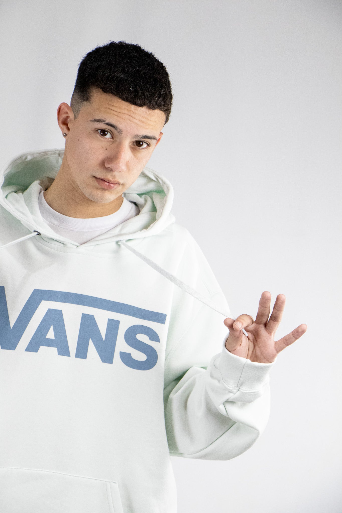 Vans Unisex Classic III PO Hoodie - Comfortable & Stylish Pullover for Men & Women - Perfect for Casual Wear, Street Fashion & Outdoor Activities
