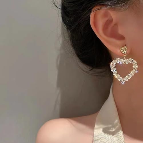 D4:heart earrings