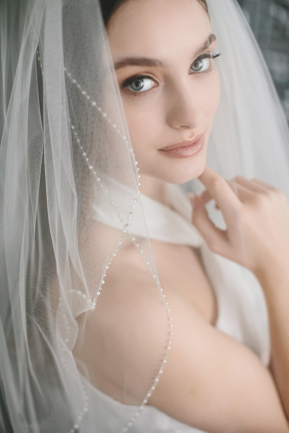 2 Layer Simple Pearl Edge Bridal Veil - Elegant Wedding Accessory for Brides, Perfect for Church Ceremony and Photo Shoots