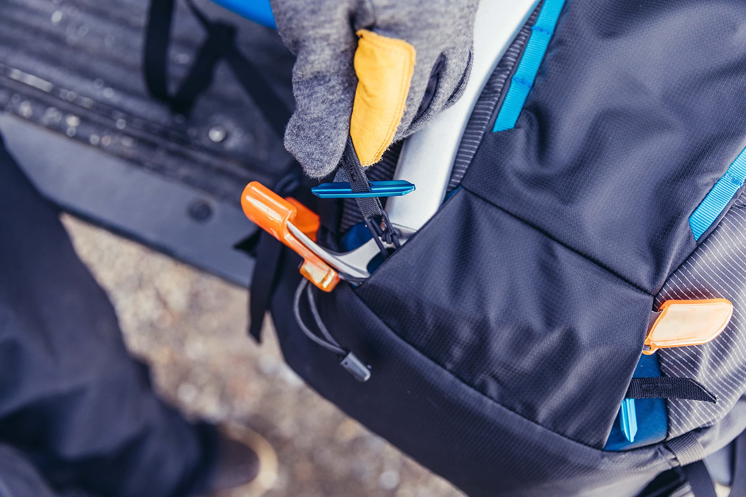 Gregory Mountain Products Targhee 24 Backpack - Lightweight Hiking & Skiing Daypack for Men & Women - Perfect for Alpine Adventures, Commuting & Outdoor Travel