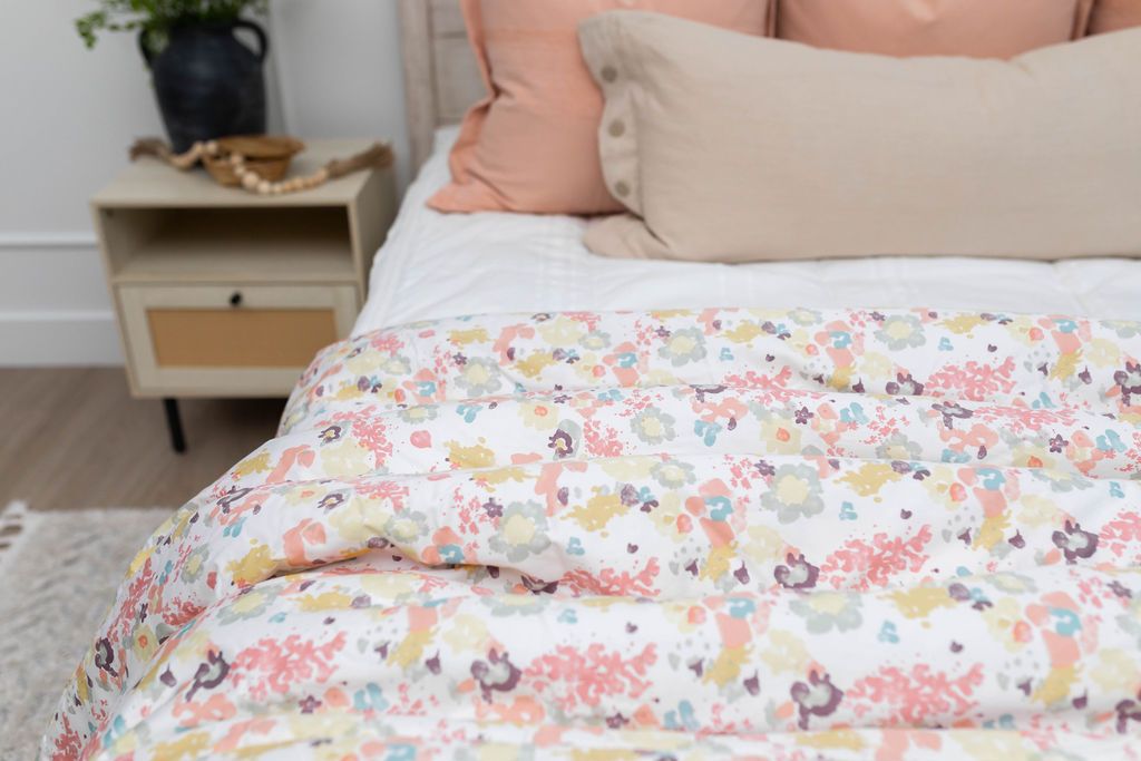 Chloe Luxe Soft Fleece Blanket - Ultra Cozy & Warm Throw for Bed, Couch, and Travel - Perfect for Winter Nights, Camping, and Gifts