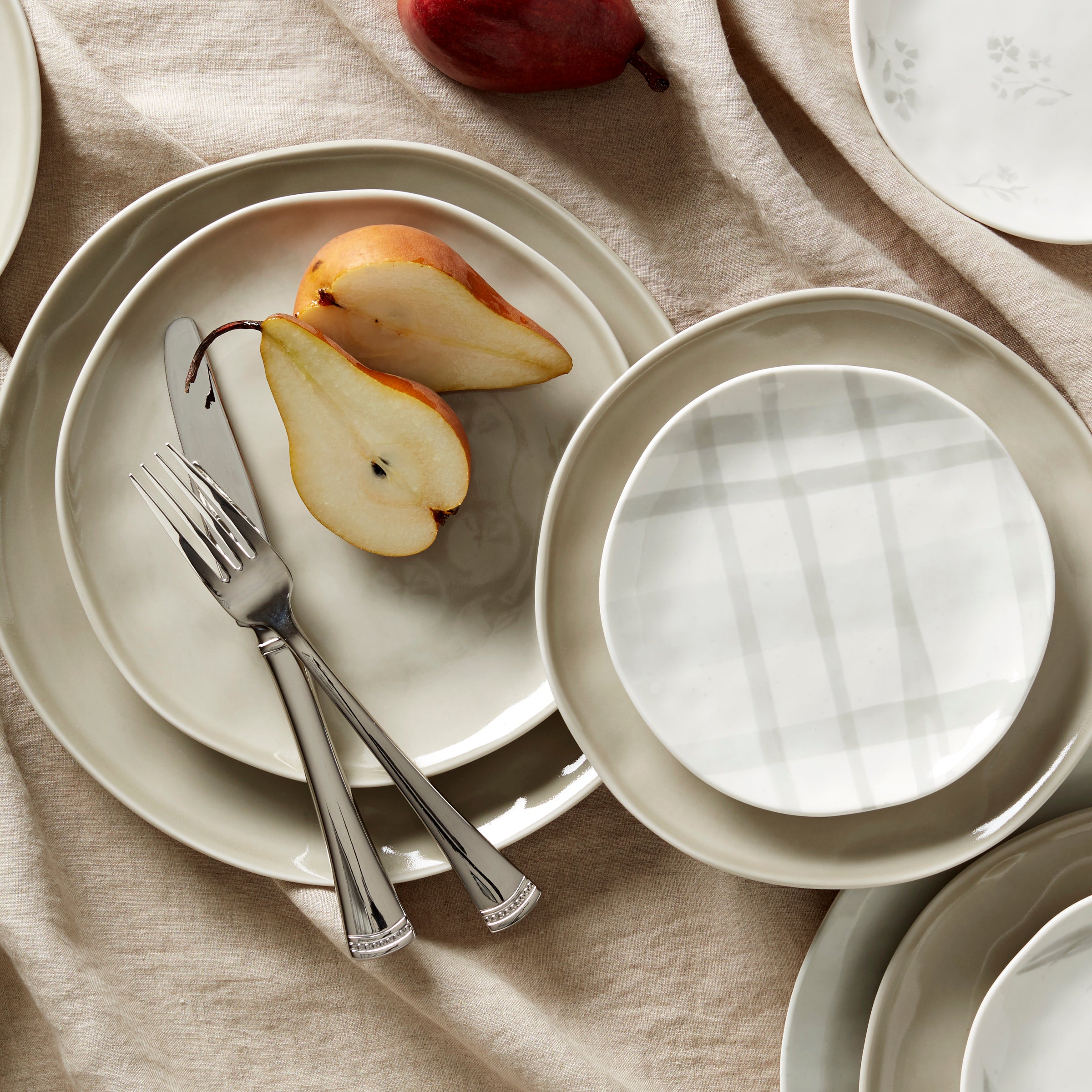 Bay Colors Grey Dinner Plates Set of 4 - Elegant Stoneware Dinnerware for Everyday Use, Parties & Formal Dining | Durable & Microwave Safe
