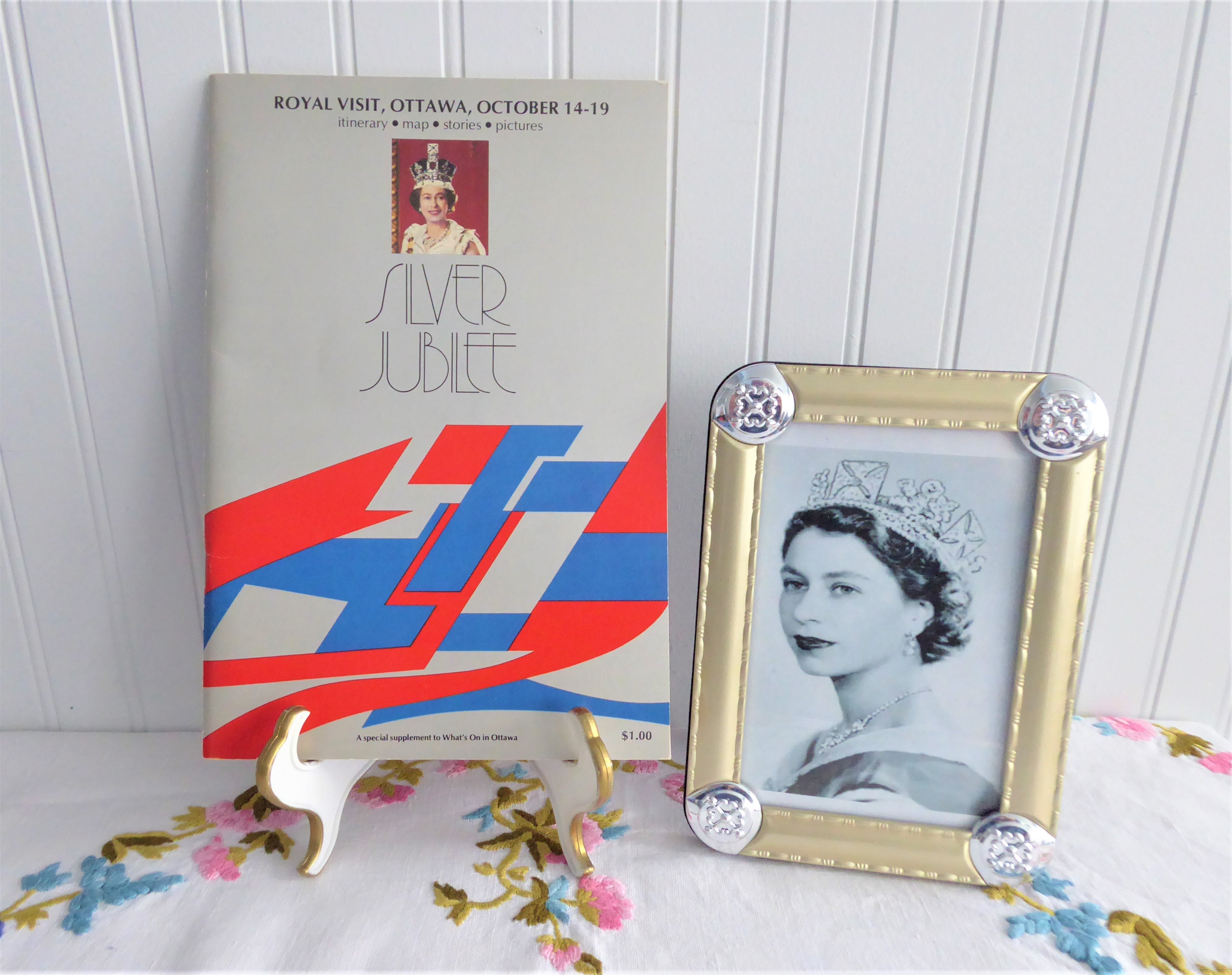 Queen Elizabeth II Silver Jubilee 1977 Royal Visit to Canada Commemorative Book - Perfect for Royal Collectors & History Enthusiasts