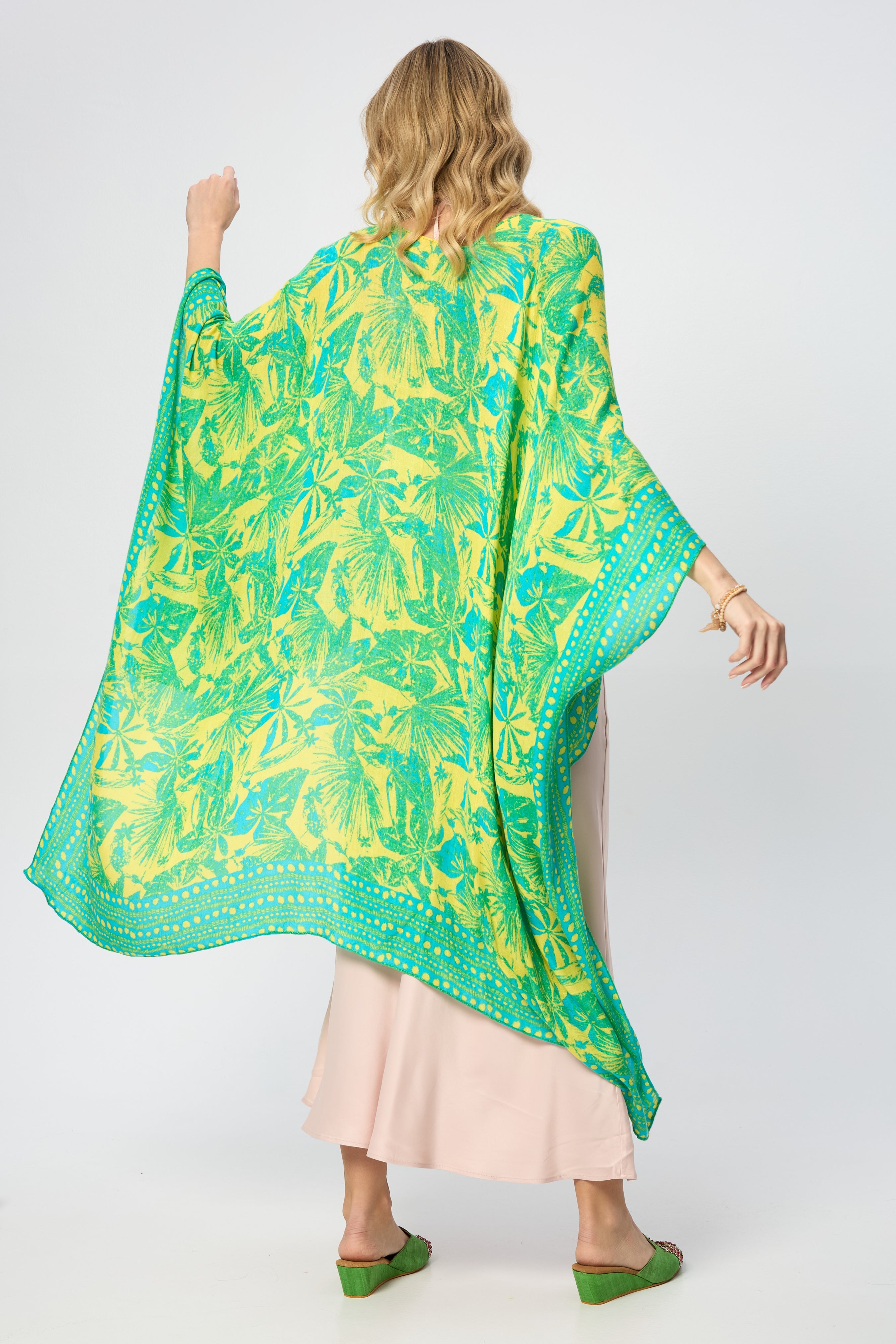 Stylish Tropical Print Kimono Robe - Lightweight Summer Cover Up for Women - Perfect for Beach, Pool, and Vacation Wear