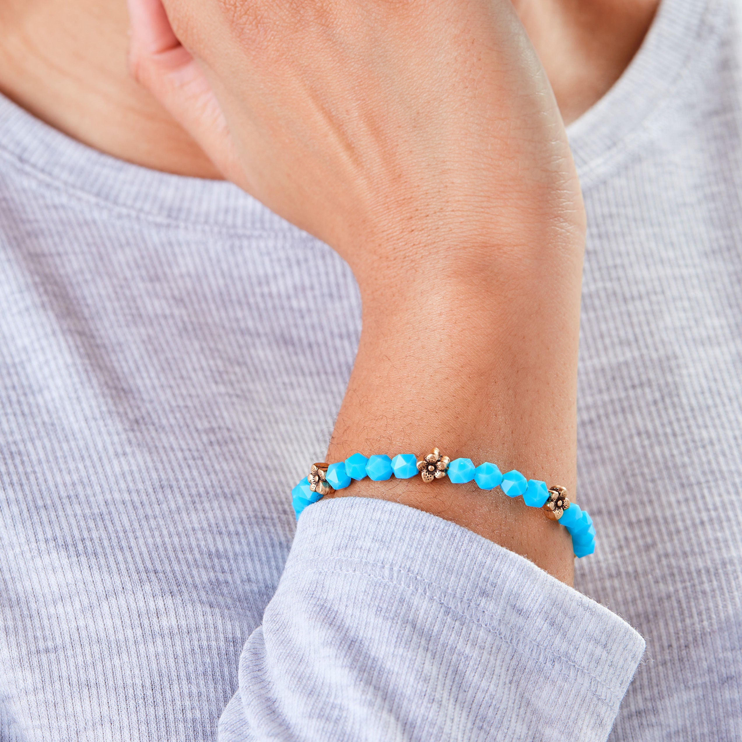 Daisy Beaded Bangle Bracelet for Women - Spring Sky Blue Bohemian Style Handmade Jewelry - Perfect for Summer Outfits, Beach Vacations & Boho Fashion Accessories