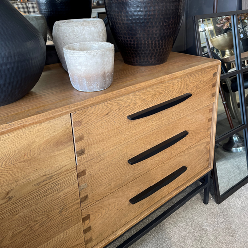 Stylish Hartley Oak Sideboard - Modern Wooden Buffet Cabinet for Dining Room & Living Room Storage