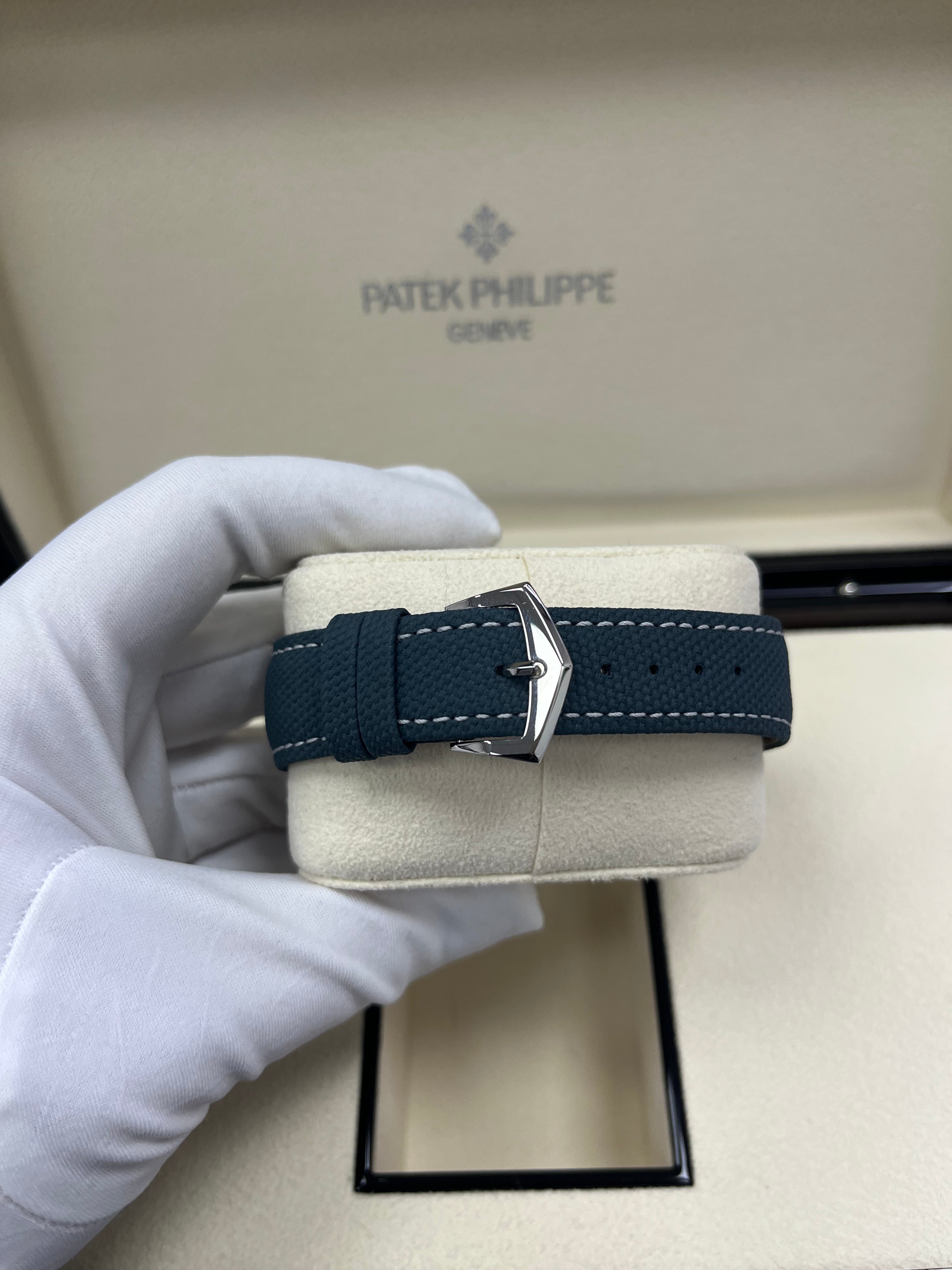 Patek Philippe Calatrava 6007A-001 Limited Edition Men's Luxury Watch - Perfect for Business Meetings, Formal Events & Collector's Showcase