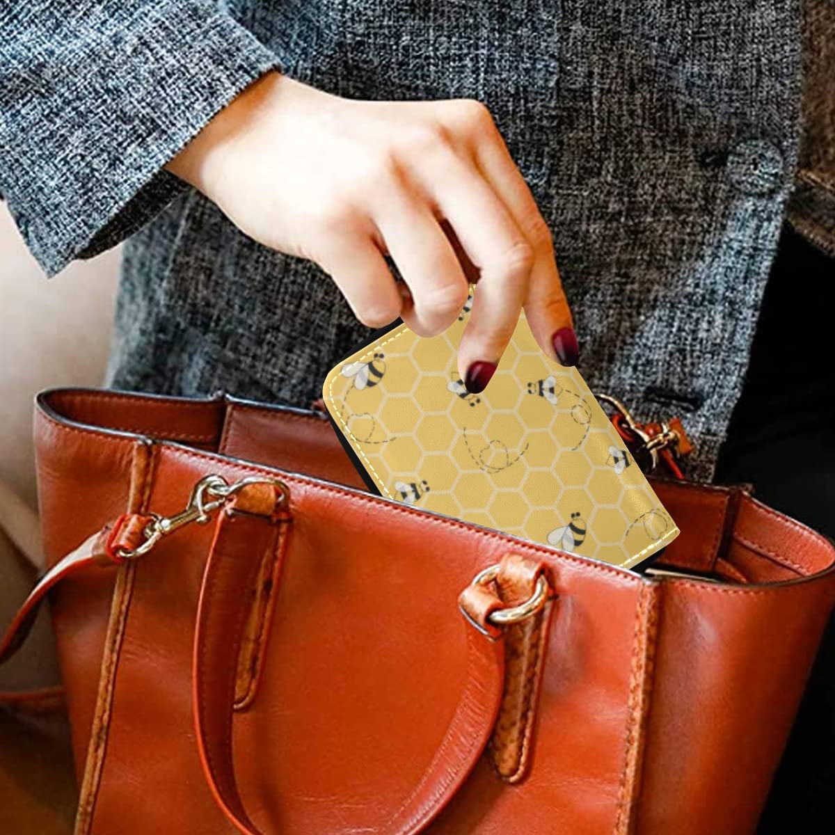 Cute Yellow Bee Honeycomb RFID Blocking Leather Wallet for Women - Credit Card Holder with Zipper Pocket & Coin Purse - Perfect for Travel, Shopping and Daily Use