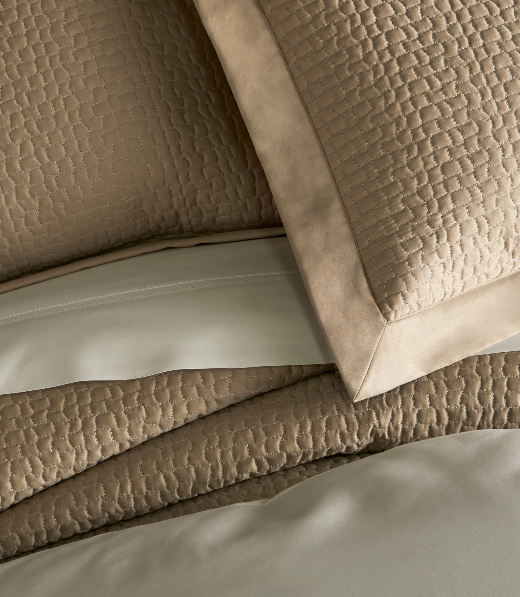 Hamilton Quilted Coverlet - Soft & Lightweight Bedspread for All Seasons | Perfect for Guest Rooms, Master Bedrooms & Cozy Home Decor