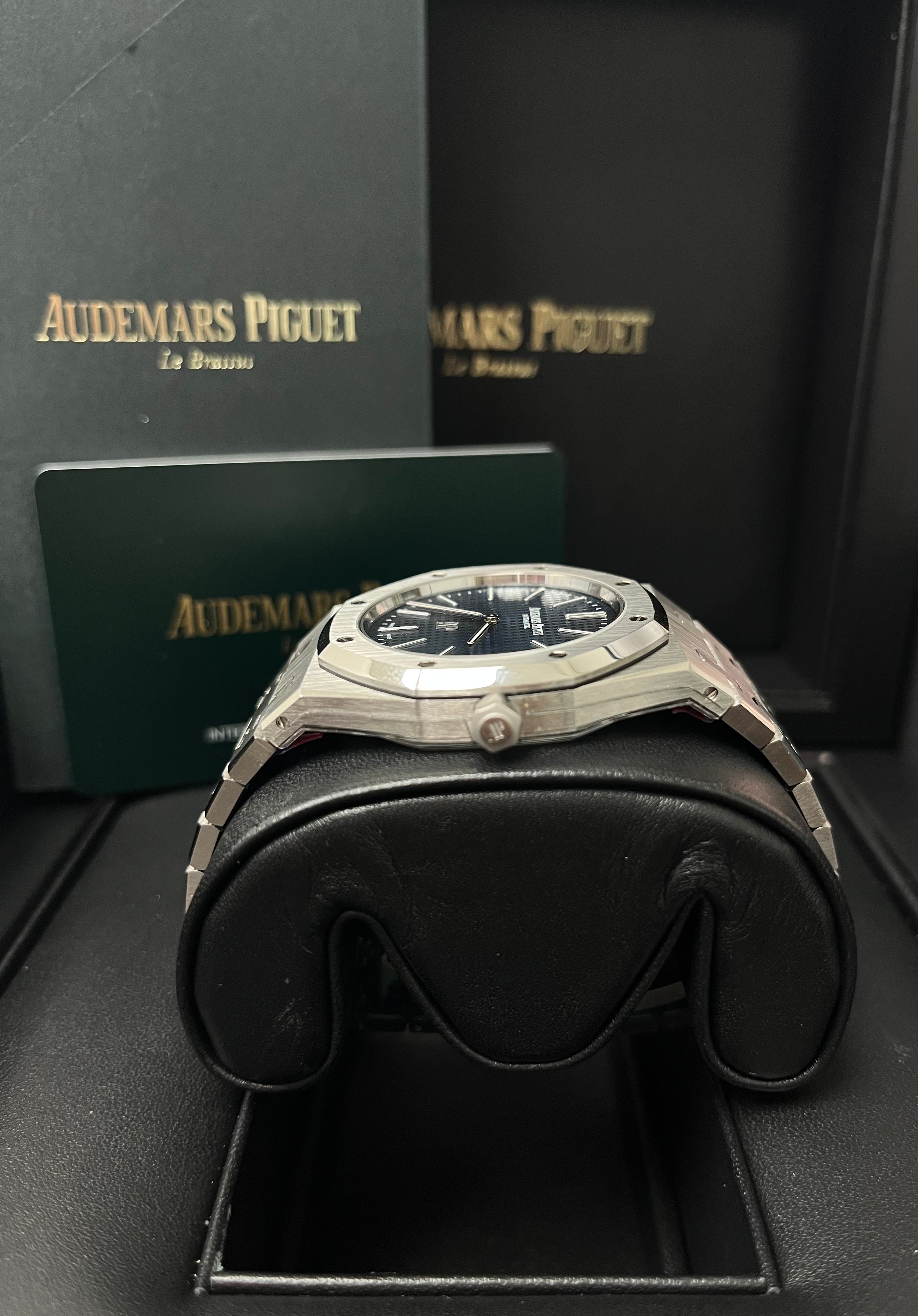 Audemars Piguet Royal Oak Jumbo 16202ST.OO.1240ST.01 Luxury Men's Watch - Perfect for Business Meetings, Formal Events & Watch Collectors