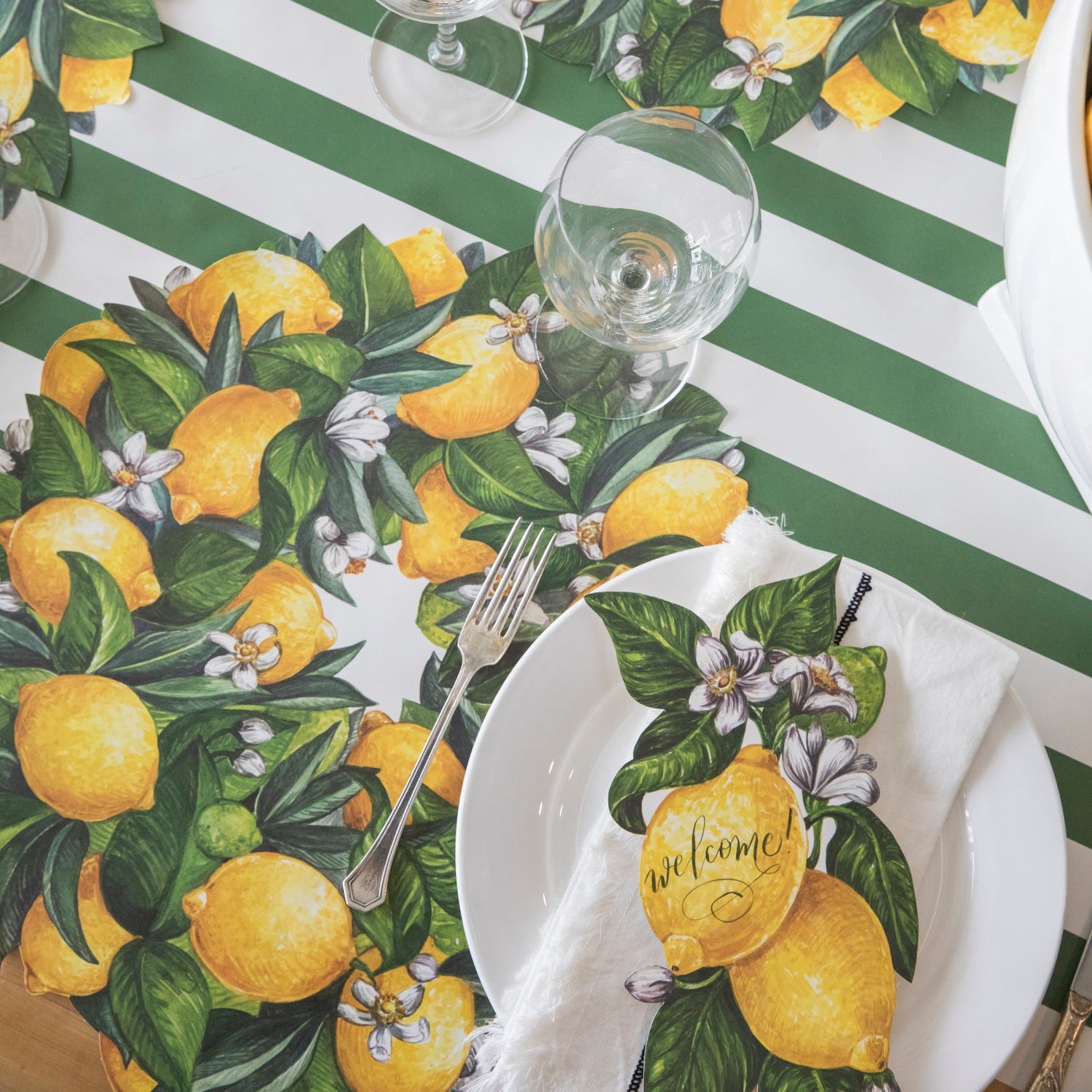 Lemon Wreath Placemats for Dining Table - Round Die-Cut Vinyl Table Mats for Kitchen, Party, and Home Decor - Set of 4 Waterproof Place Mats for Everyday Use and Special Occasions
