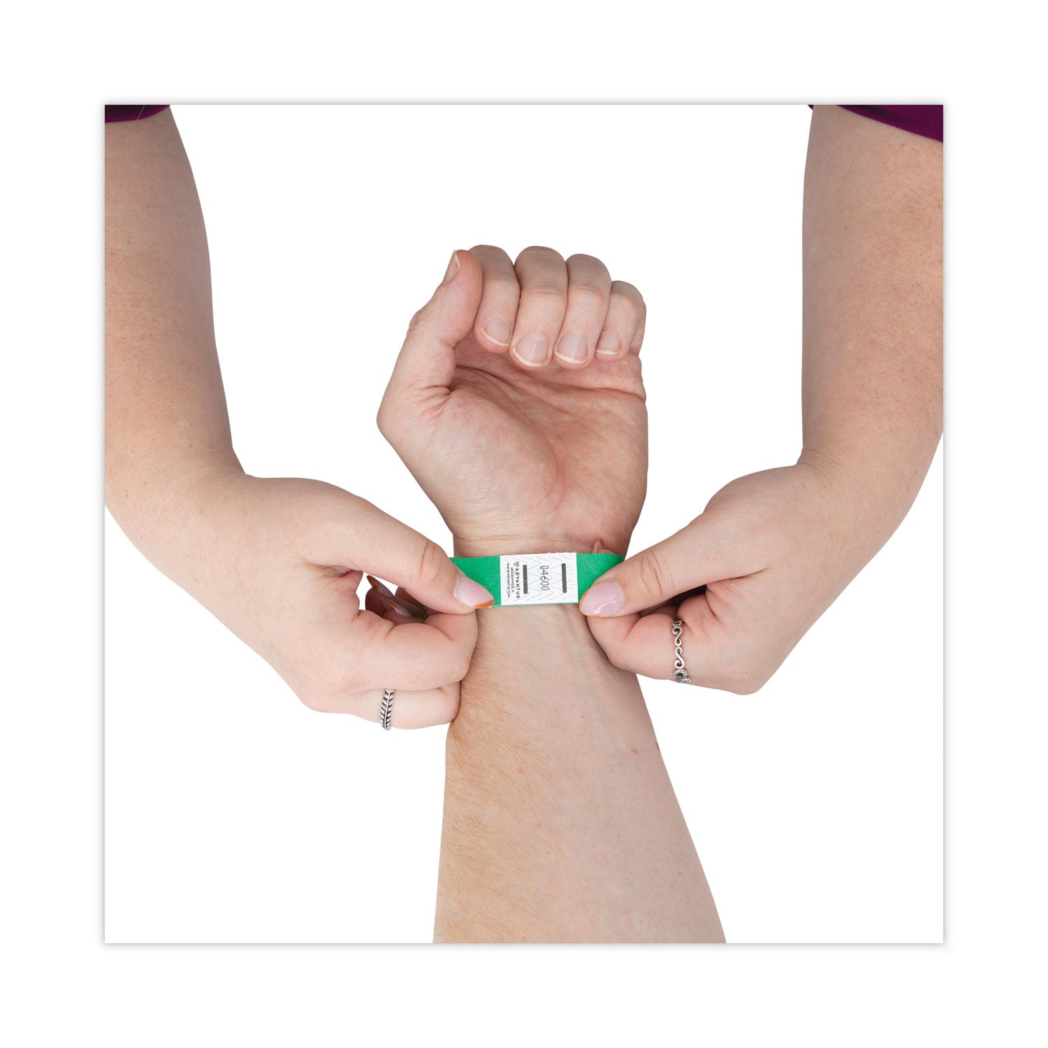 Advantus Numbered Crowd Control Wristbands - 500 Pack, Green (9.75