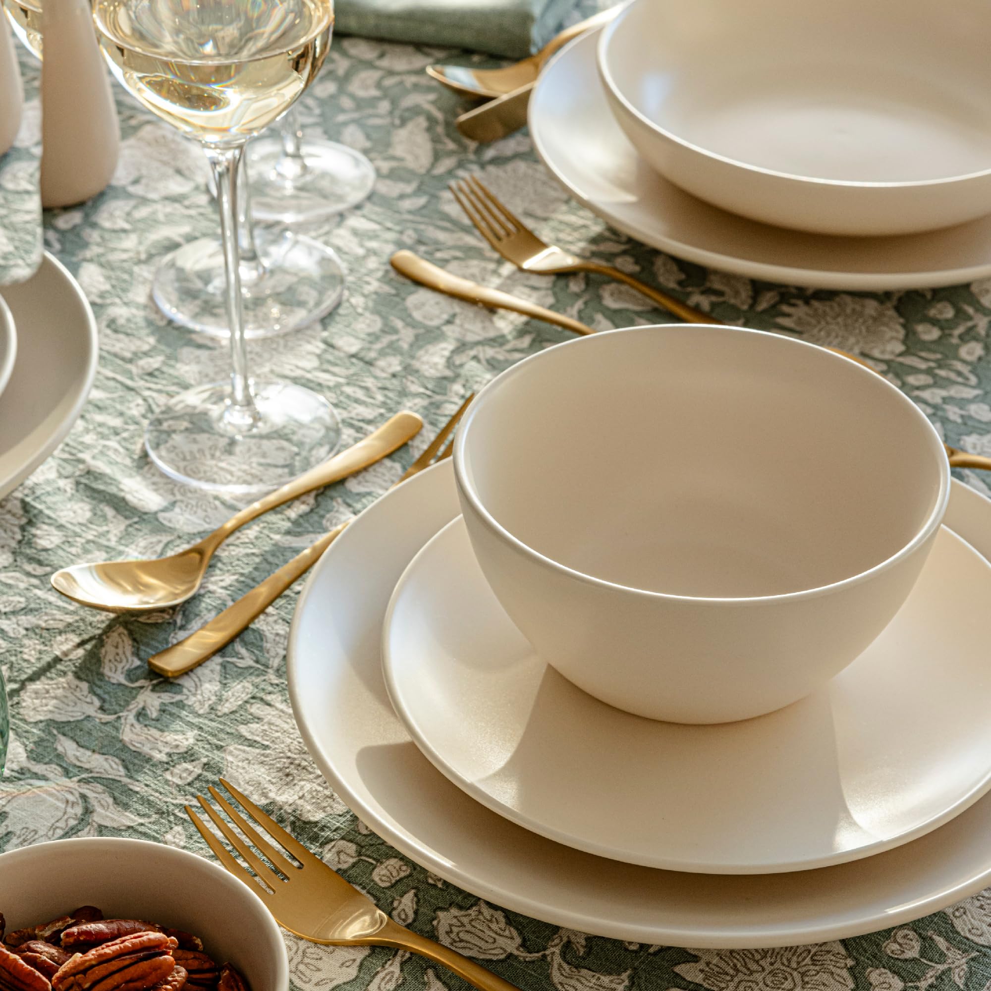 Over&Back Coupe 16-Piece Stoneware Dinnerware Set - 4 Dinner Plates, 4 Salad Plates, 4 Cereal Bowls & 4 Dinner Bowls - Semi-Matte Ivory Tableware for Everyday Dining, Family Gatherings & Special Occasions