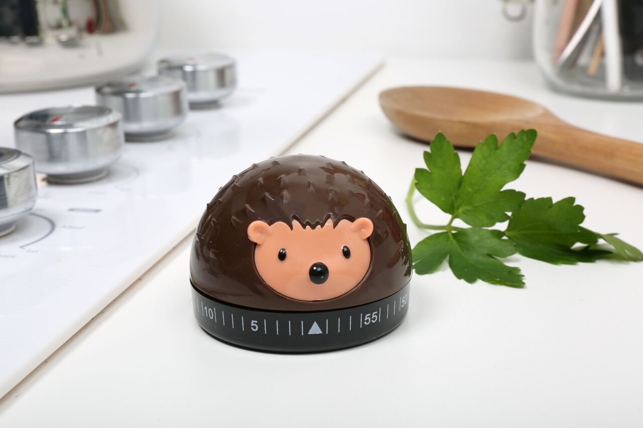 Kikkerland Hedgehog 60-Minute Kitchen Timer - Brown Mechanical Egg Timer for Baking, Cooking, and Classroom Use