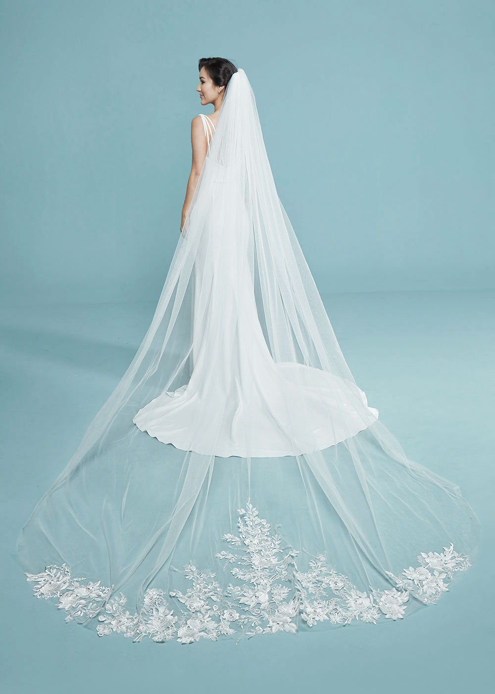 Elegant Trinity Veil Cathedral Wedding Veil with Floral Lace Hemline - Perfect for Bridal Gowns, Church Ceremonies & Romantic Photos