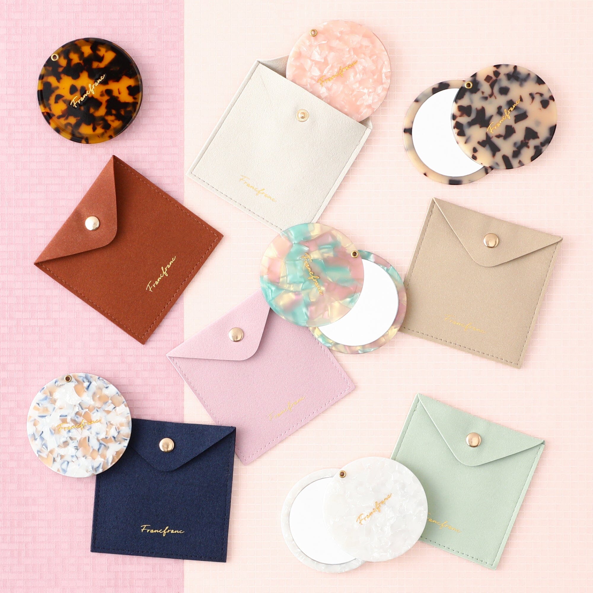 Portable Light Green Compact Mirror with Pouch - Perfect for Travel, Makeup Touch-ups & On-the-Go Beauty Essentials