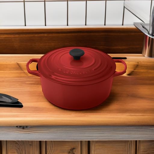 Le Creuset Signature Enameled Cast Iron Dutch Oven 7.25 Quart - Cerise Red | Oven, Stovetop & Camping Cookware for Soups, Stews & Baking
