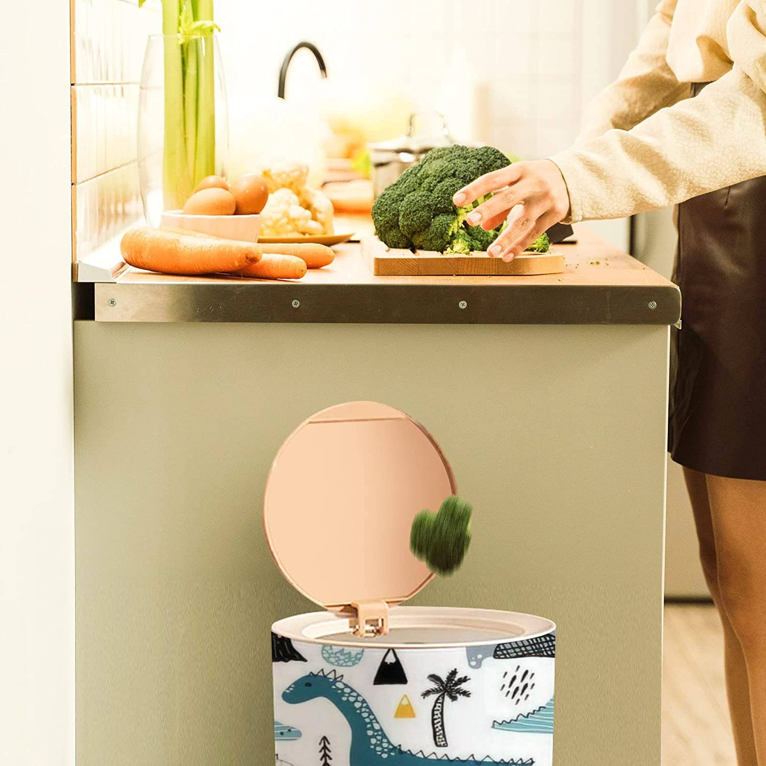 Nordic Style Trash Can with Lid - 1.8 Gallon (7L) Scandinavian Modern Push Top Garbage Bin Featuring Hand-Drawn Dinosaur Design | Perfect for Kids' Rooms, Nursery, Playroom & Scandinavian Home Decor