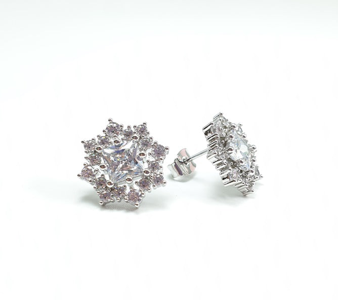 AZ0053 Elegant Crystal Stud Earrings for Women - Sparkling Rhinestone Jewelry Gift for Party, Wedding & Everyday Wear
