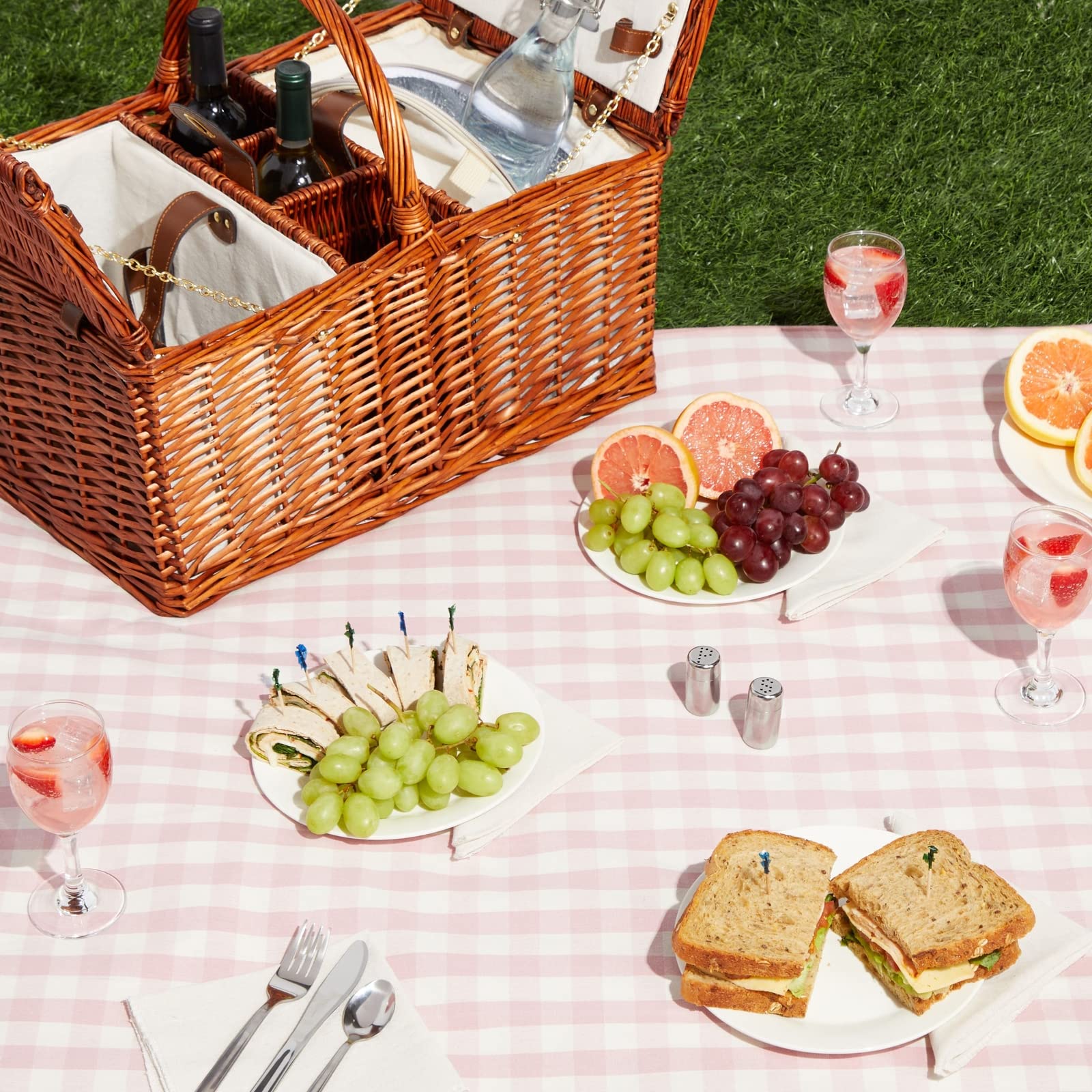 Juvale 4-Person Wicker Picnic Basket Set with Utensils, Wine Glasses & Insulated Cooler Bag - Luxury Camping & Outdoor Dining Essentials for Family Picnics, Beach Outings, and Romantic Getaways
