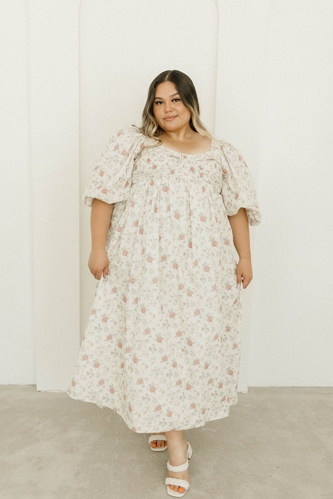 Harlow Maxi Dress in Off White Floral - Bump Friendly Maternity Dress & Inclusive Sizing (S-3XL) | Perfect for Pregnancy, Beach Vacations & Summer Weddings