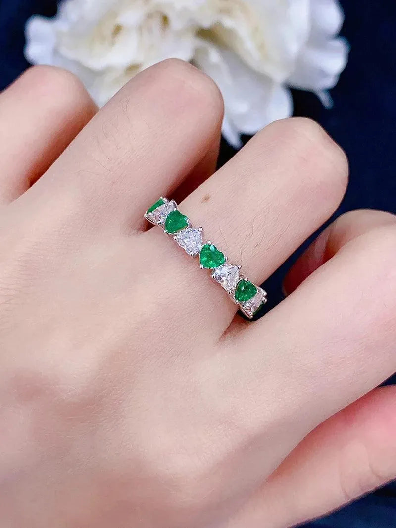18K White Gold Emerald and Diamond Heart-Shaped Engagement Ring for Women - Luxury Romantic Jewelry for Proposals, Anniversaries, and Special Occasions