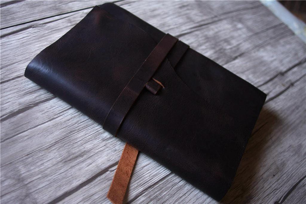 Premium Leather Graduation Memory Book - Scrapbook Photo Album for High School & College Graduates - Perfect for Preserving Graduation Photos & Memories