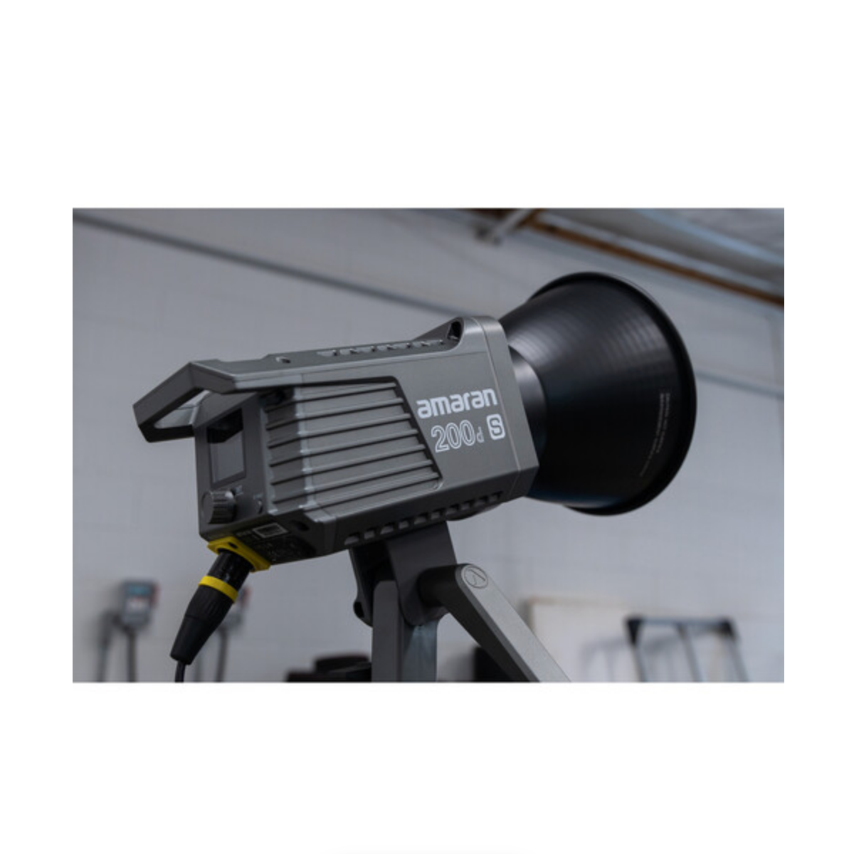 Amaran COB 200d S Daylight LED Monolight - Professional Studio Lighting for Photography & Videography - Perfect for Portraits, Product Shoots, and YouTube Videos