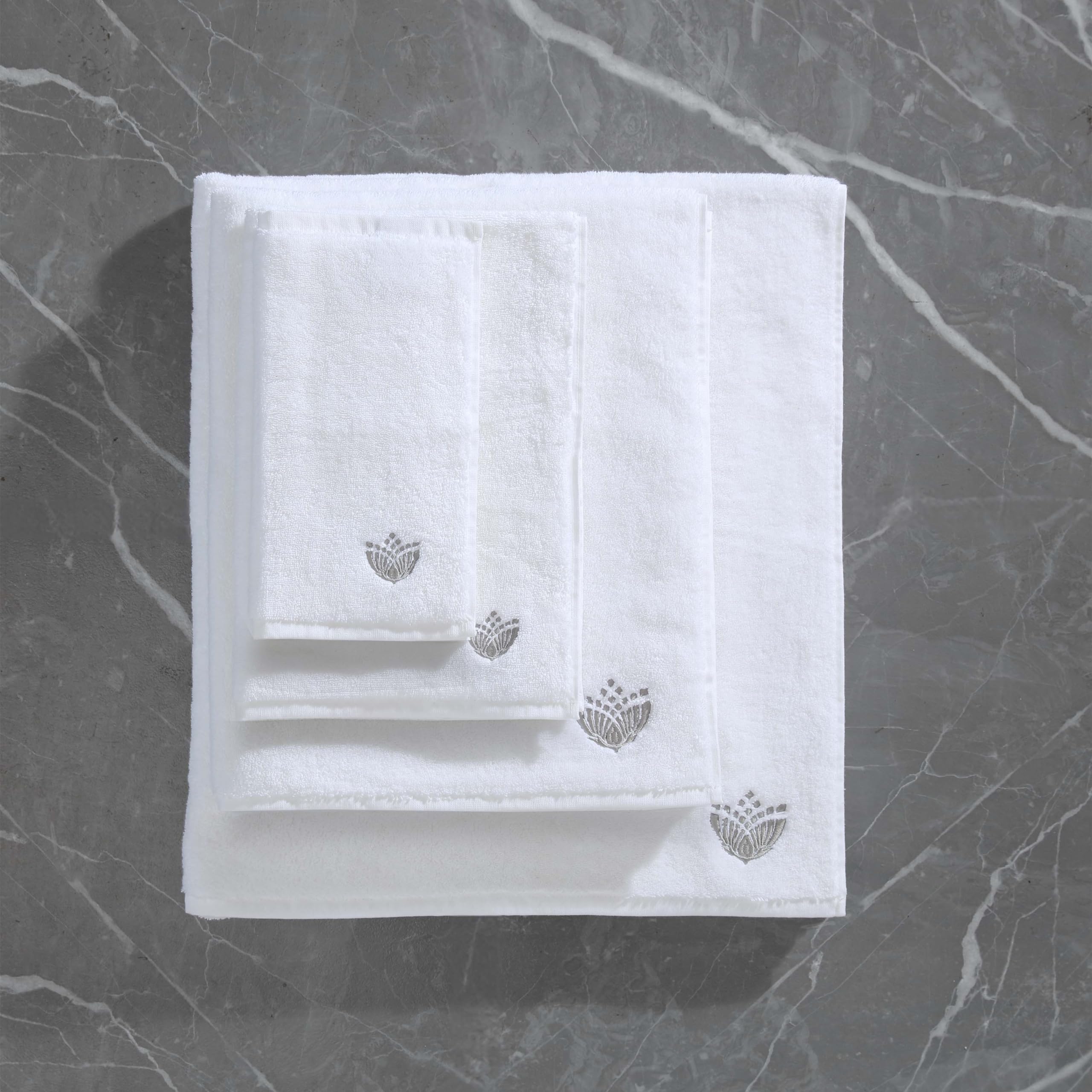Pure Parima Superior Egyptian Cotton Bath Towels - Ultra Soft & Plush Luxury Bathroom Essentials for Spa, Shower & Guest Use | Extra Thick & Absorbent Bath Sheets for Home, Apartment & Hotel
