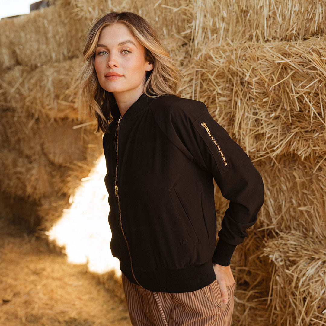 Stylish Black Bomber Jacket for Men & Women | Lightweight & Warm | Perfect for Casual Outfits, Streetwear & Fall Fashion