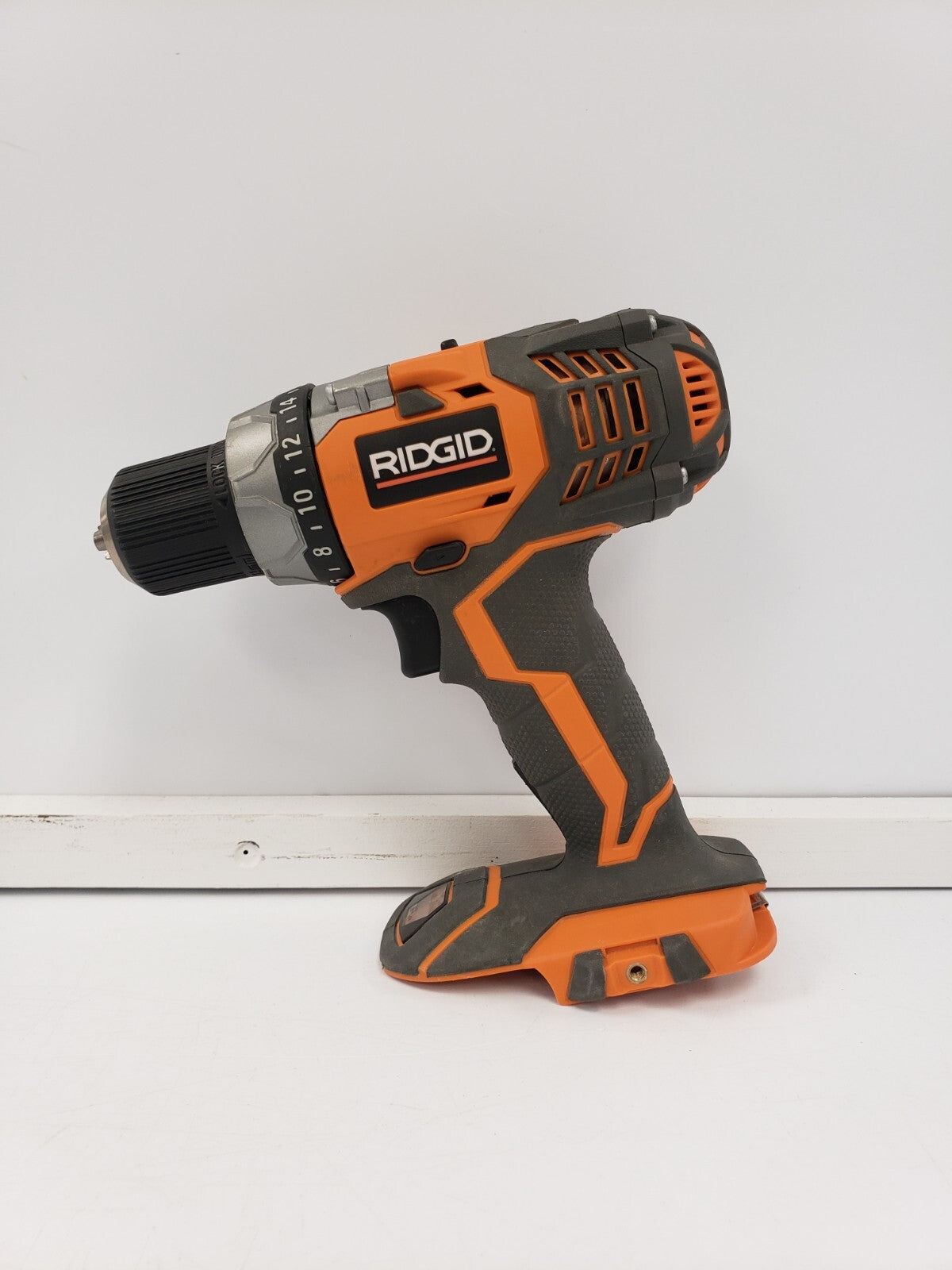Ridgid R86008 18V Cordless Drill Driver Kit with Battery and Charger - Powerful & Lightweight for DIY Projects, Home Repairs, and Construction Work