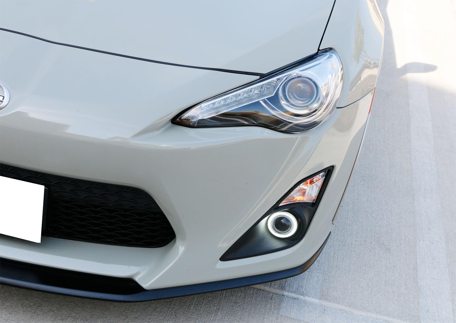 iJDMTOY Xenon White LED Projector Fog Lights for 2013-2016 Scion FR-S with 40-SMD LED Halo Ring Parking Lights - Complete Kit (2 Projector Fog Lamps, Brackets, Bezels & Relay Harness) - Perfect for Night Driving & Off-Road Adventures