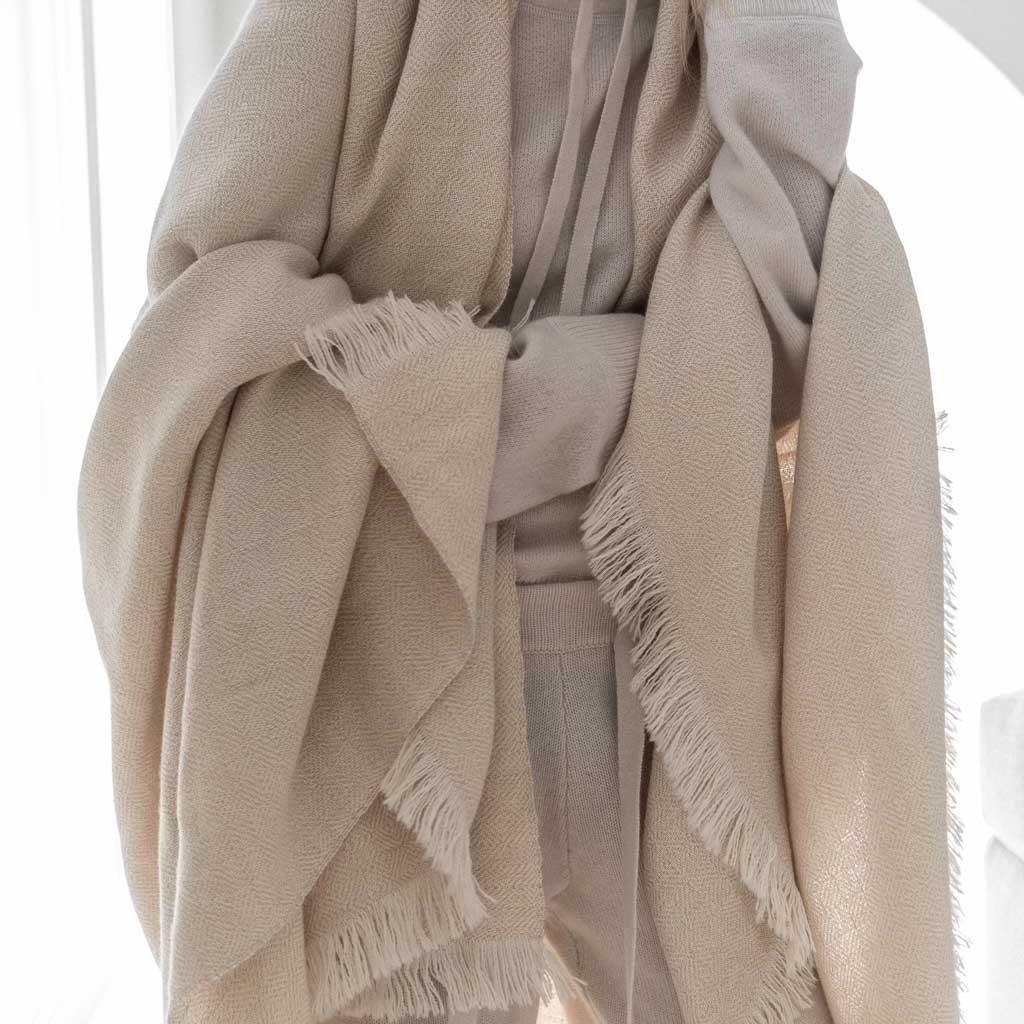 Soft & Cozy Alpaca Wool Throw Blanket - Luxurious Handwoven 100% Baby Alpaca - Perfect for Couch, Bed & Winter Warmth - Elegant Home Decor Gift