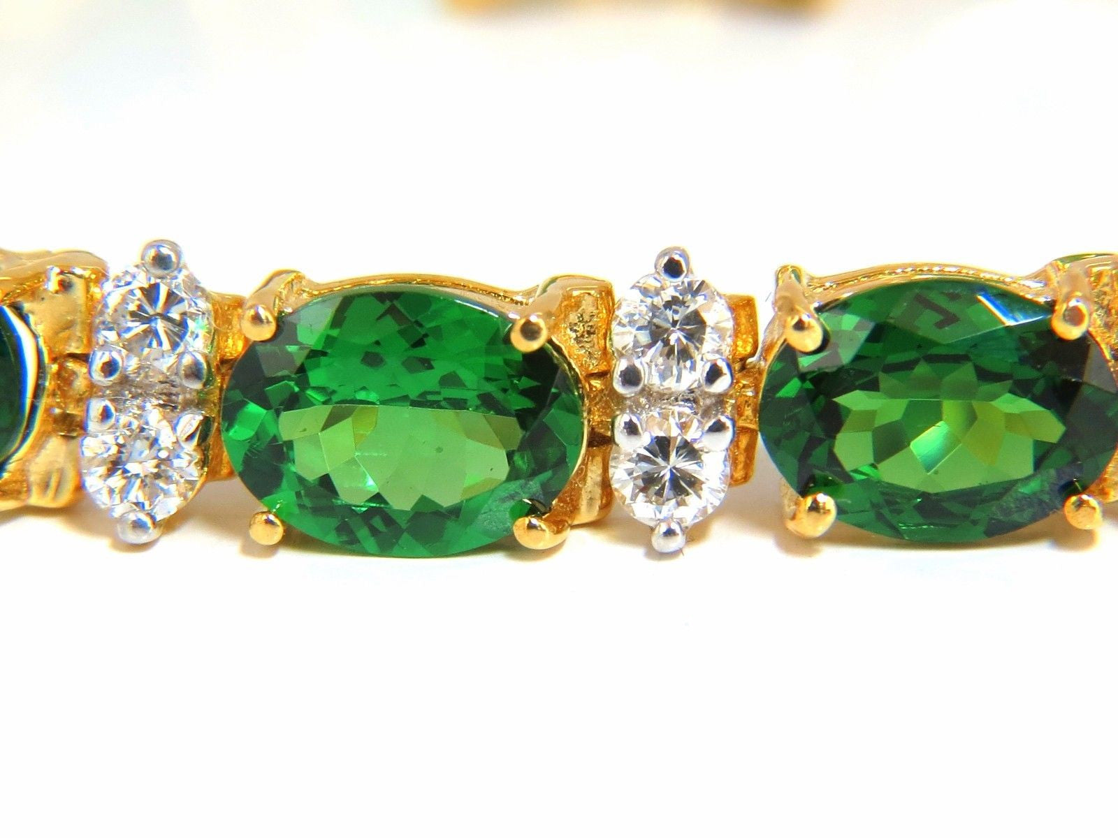 21.68CT Natural Vivid Bright Green Tsavorite Diamond Tennis Bracelet - Elegant Jewelry for Weddings, Parties & Special Occasions
