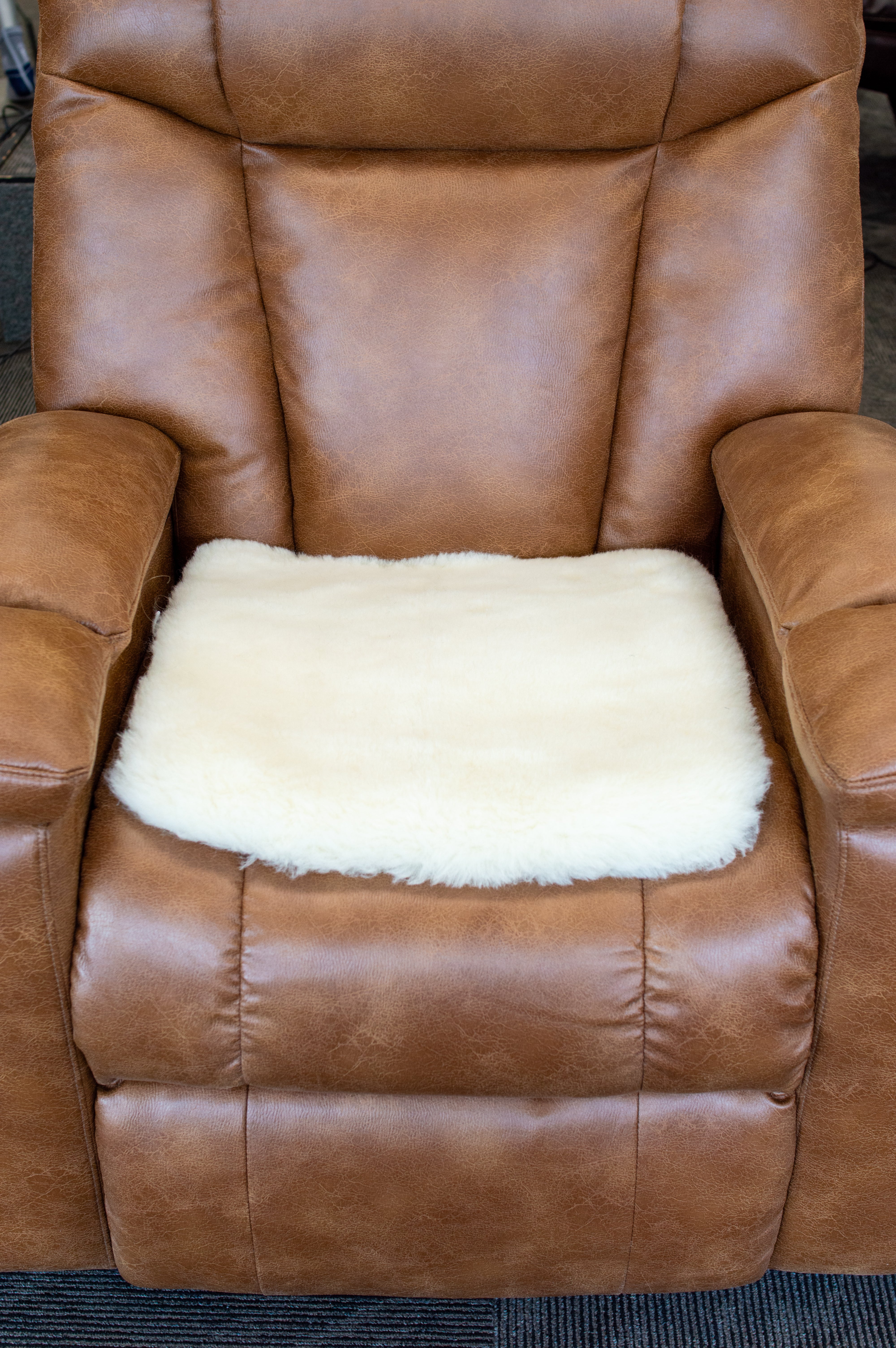 Orthopedic Sheep Wool Seat Cushion - Natural Pain Relief for Office Chairs, Car Seats & Wheelchairs - Improves Posture & Comfort for Long Sitting Hours
