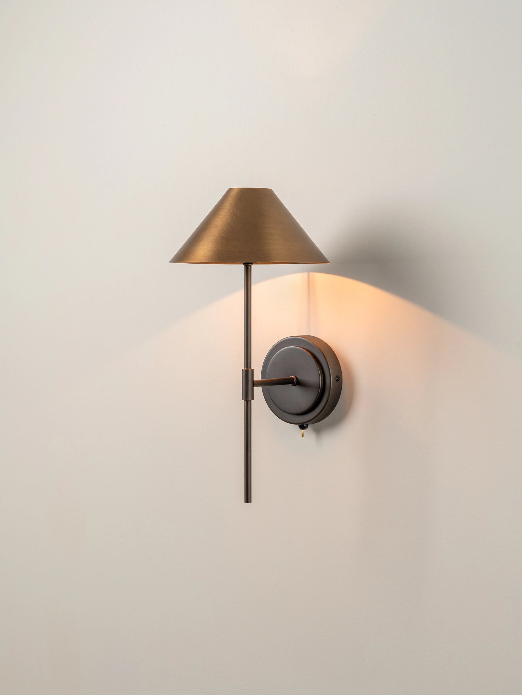 Vintage Aged Brass and Bronze Wall Light - Classic Sconce for Bedroom, Living Room, or Hallway Lighting