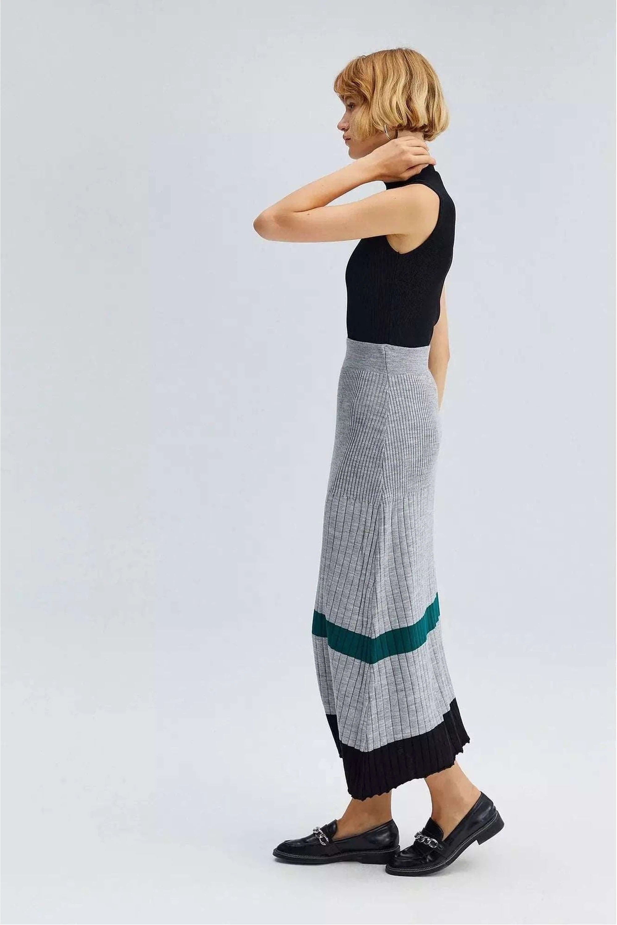 Stylish Striped Knit Skirt for Women - Comfortable & Trendy A-Line Midi Skirt - Perfect for Casual Outings, Office Wear & Date Nights
